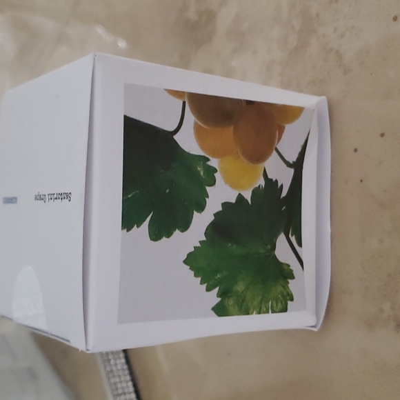 Poreless Skin Cream - Picture 2 of 2